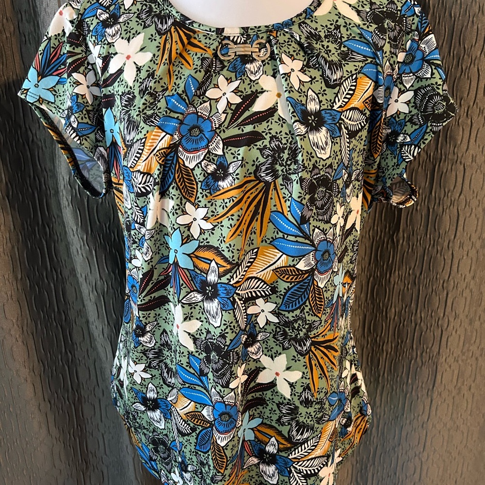 Notations Multicolor Floral Short Sleeve Top